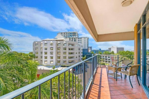 Sweeping Harbourfront Views atop Tropical Resort, Darwin